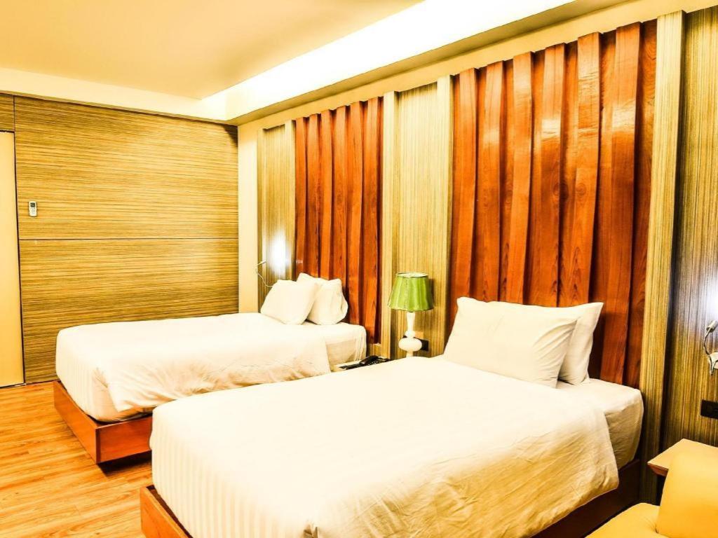 Alvarez Hotel Buriram Exterior foto
