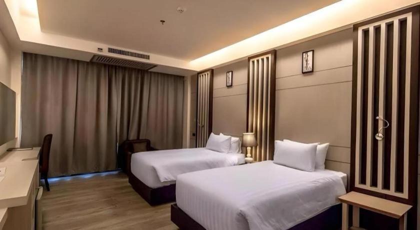 Alvarez Hotel Buriram Exterior foto