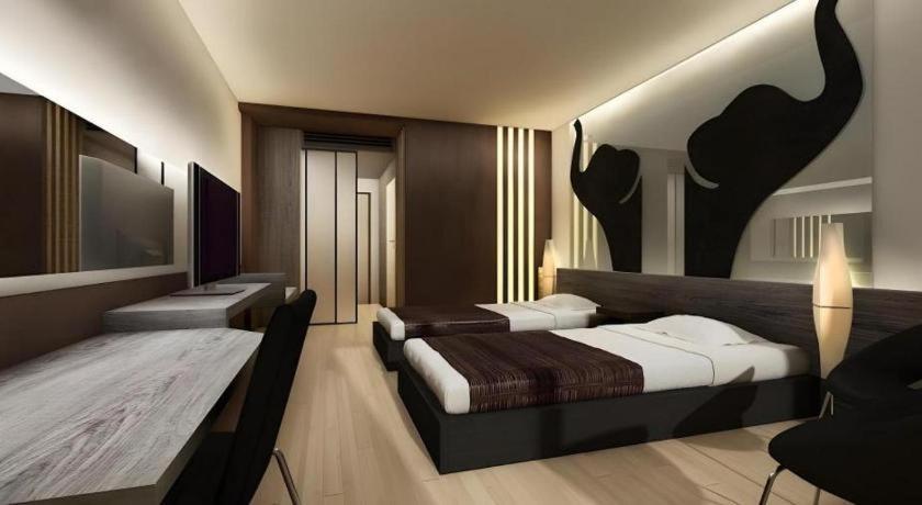 Alvarez Hotel Buriram Exterior foto