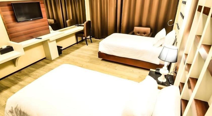 Alvarez Hotel Buriram Exterior foto