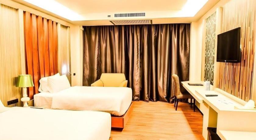 Alvarez Hotel Buriram Exterior foto