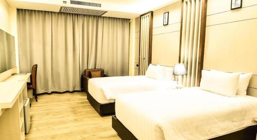Alvarez Hotel Buriram Exterior foto