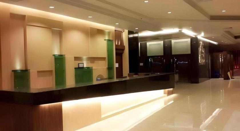 Alvarez Hotel Buriram Exterior foto