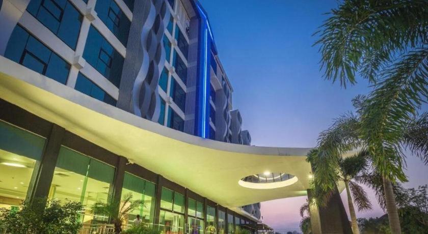 Alvarez Hotel Buriram Exterior foto
