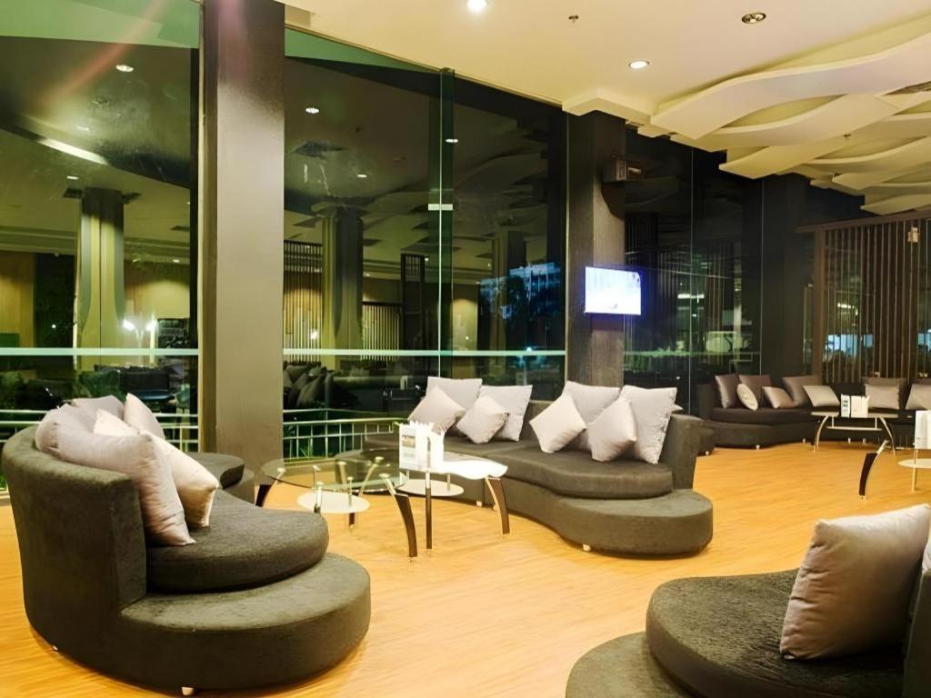 Alvarez Hotel Buriram Exterior foto