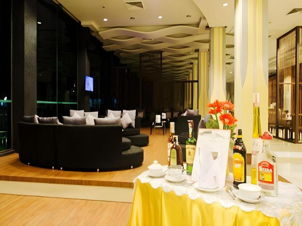 Alvarez Hotel Buriram Exterior foto